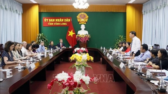US legislative assistants visit Vinh Long province
