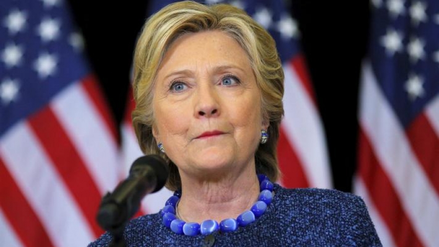 Clinton enjoys solid lead in early voting: Reuters/Ipsos poll