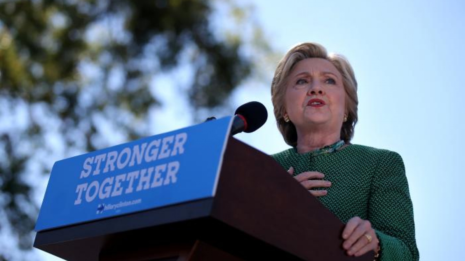 Clinton calls Trump a 'sore loser'