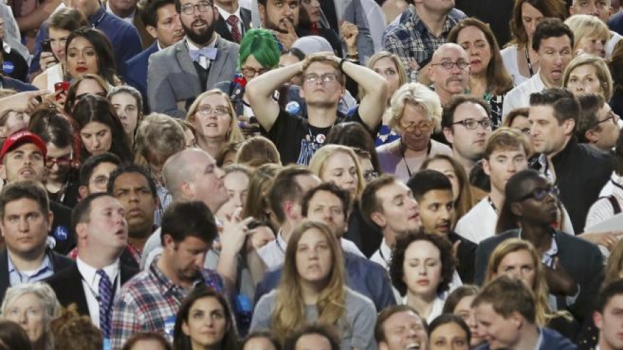 Trump, Clinton wage tight battles in Ohio, Florida and elsewhere