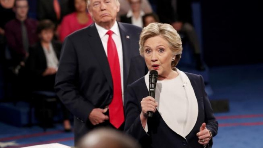 Trump vows to jail Clinton over emails if he wins White House