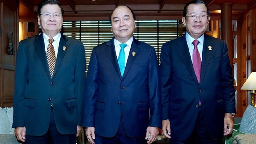Vietnamese Prime Minister meets with Lao, Cambodian counterparts