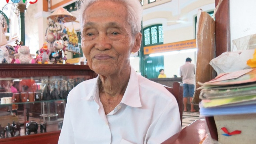Duong Van Ngo, a public letter writer at the Saigon Central Post Office