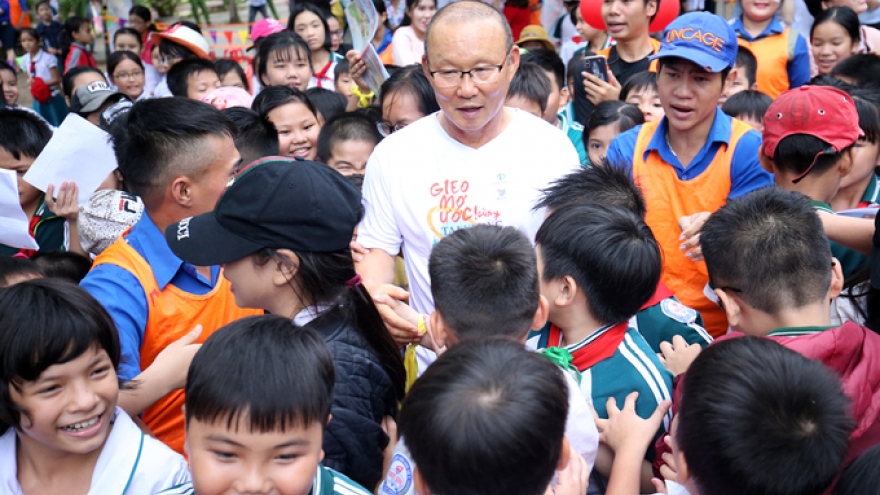 Korean coach lends helping hand to underdeveloped school in Binh Dinh