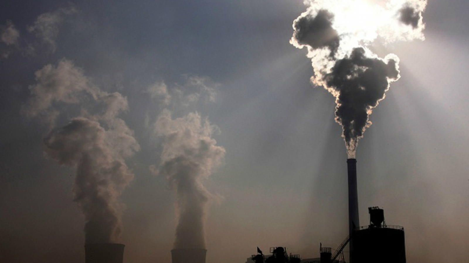 Facing donors, Vietnam urged to rethink coal-fueled growth