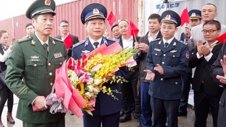 
        Chinese Coast Guard ship visits Haiphong City
                              
