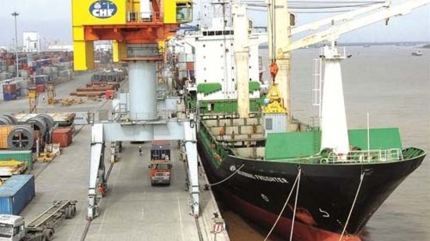 Commercial banks take an interest in seaports