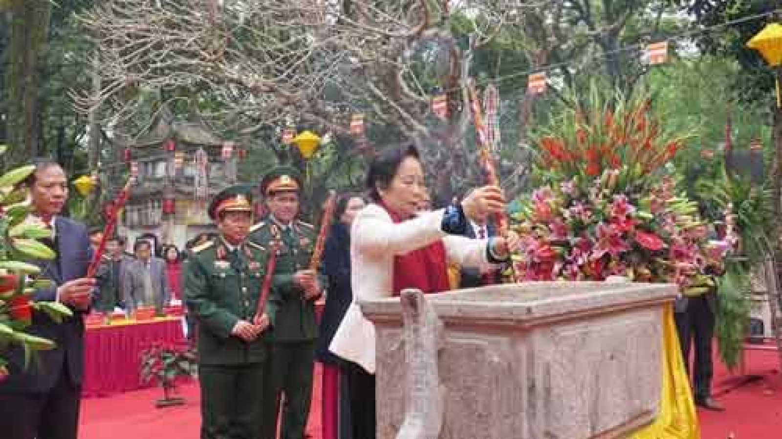 Con Son-Kiep Bac Spring Festival opens