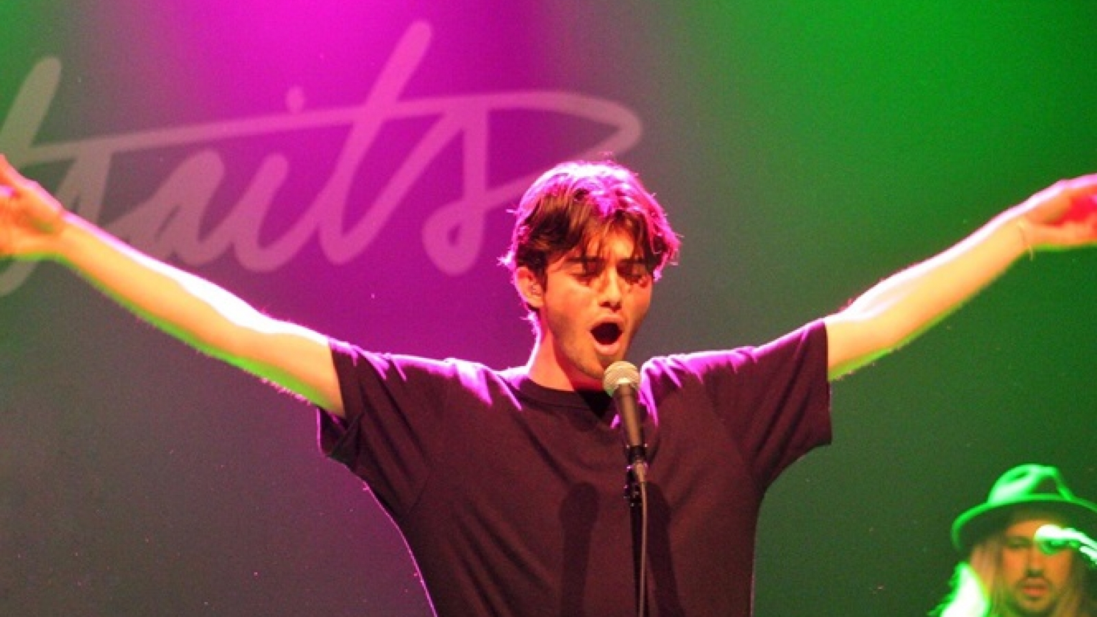 Talented American singer set for Vietnam performance