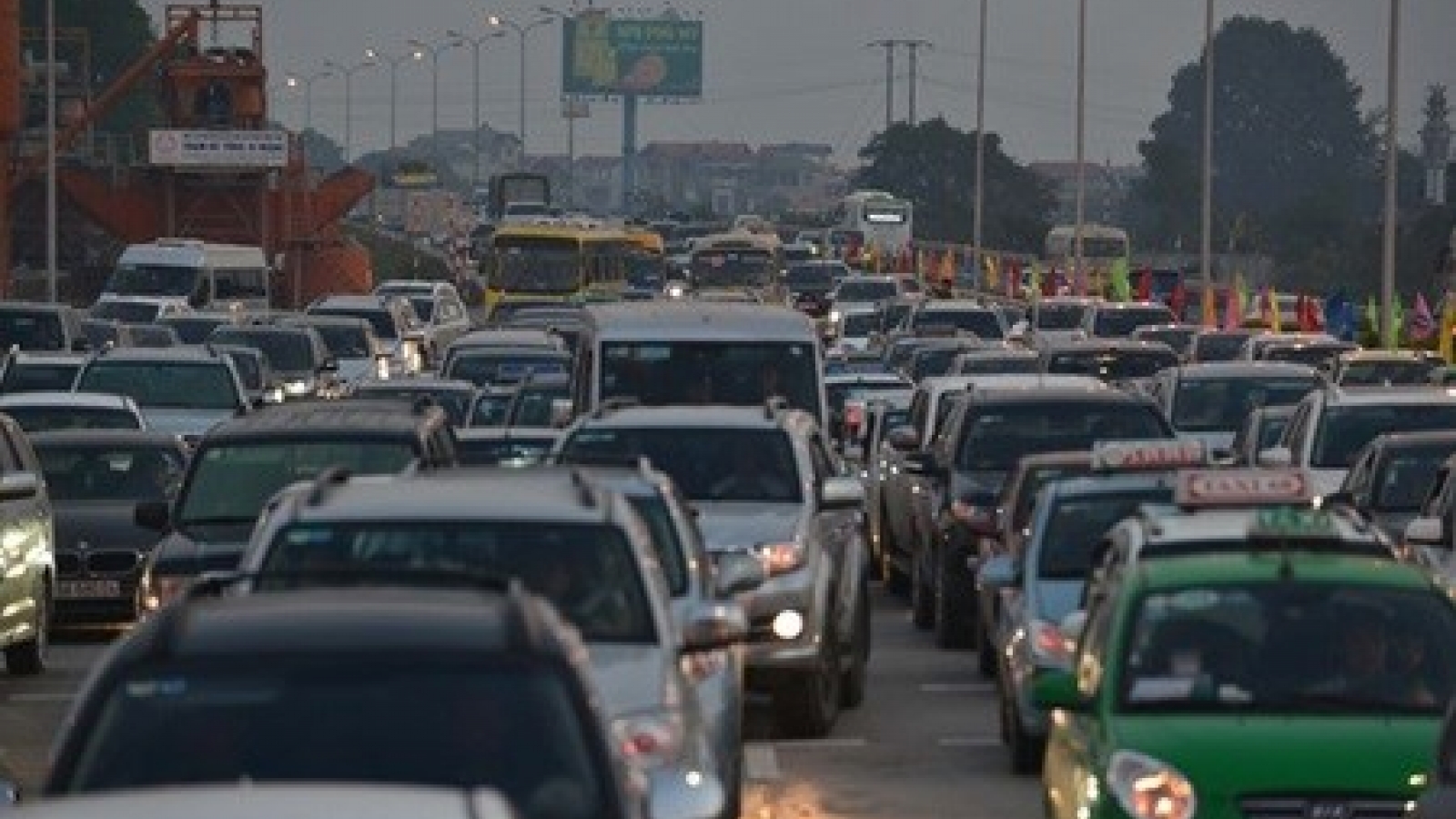 Toll station congestion increasing