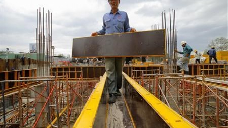 Local contractors need global strategies