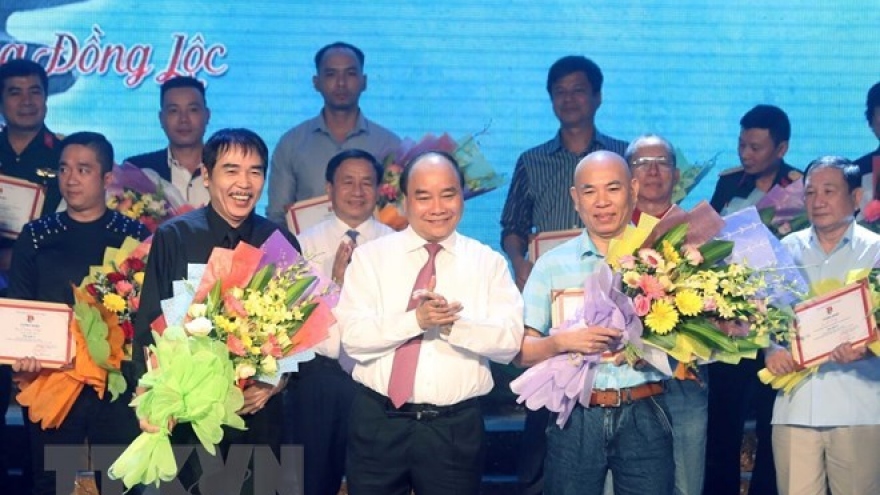 Winners of songwriting contest praising Dong Loc girls announced