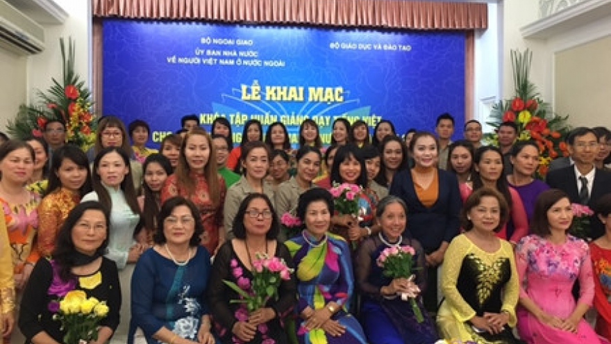 
        Vietnamese language training for OV teachers
                              