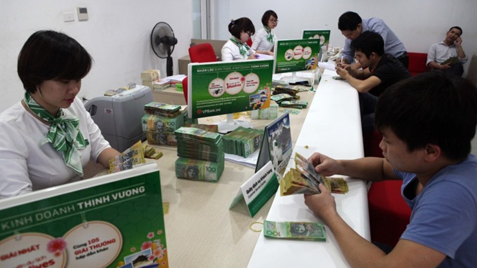 Vietnam credit growth hits 13.5% in first 10 months