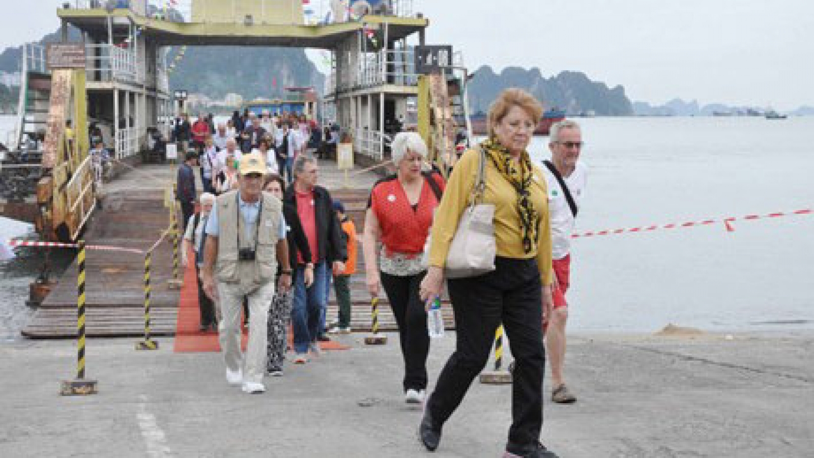 Luxury cruiser arrives at Chan May port
