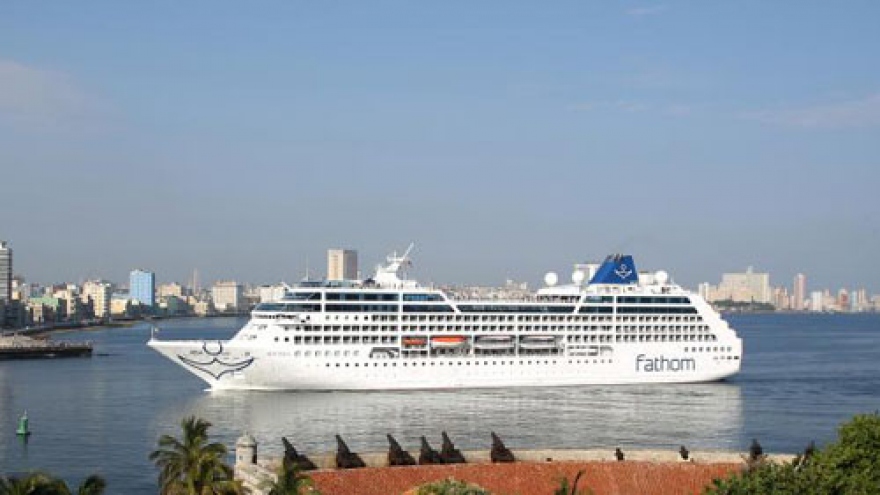 Emotional return as first US cruise in decades reaches Cuba