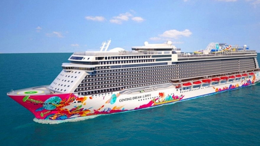 World Dream cruise ship visits Danang, Ha Long