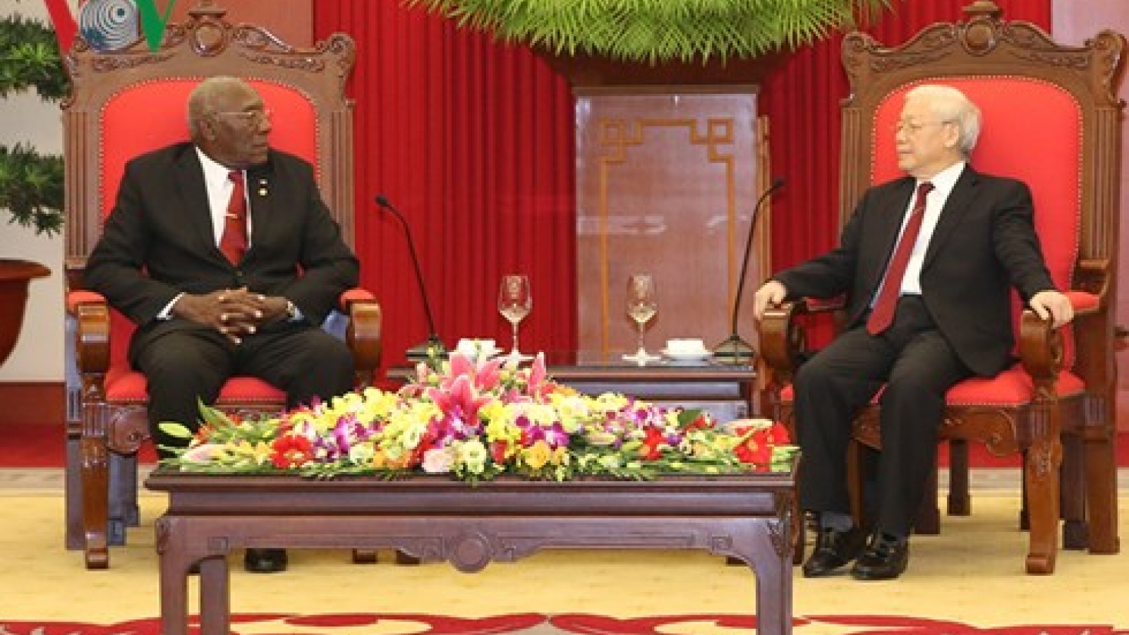 Party leader welcomes Cuban First Vice President in Hanoi