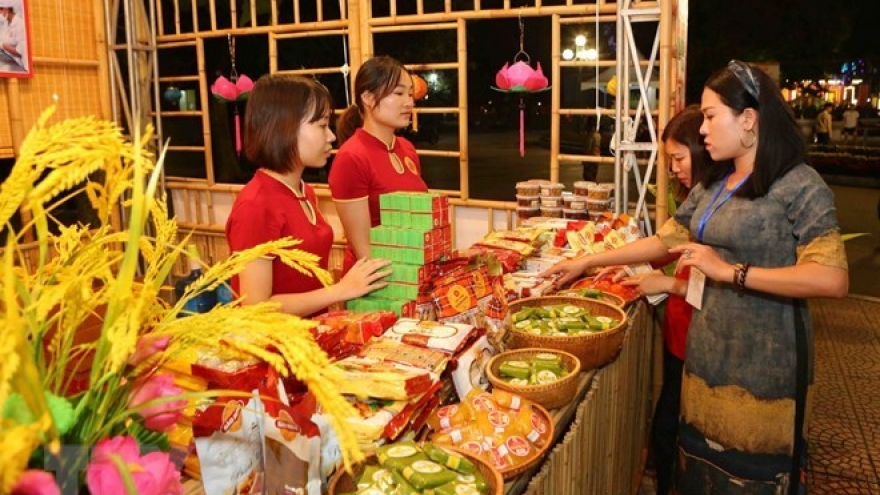 Thousands of foodies flock to Hanoi cuisine festival 2018