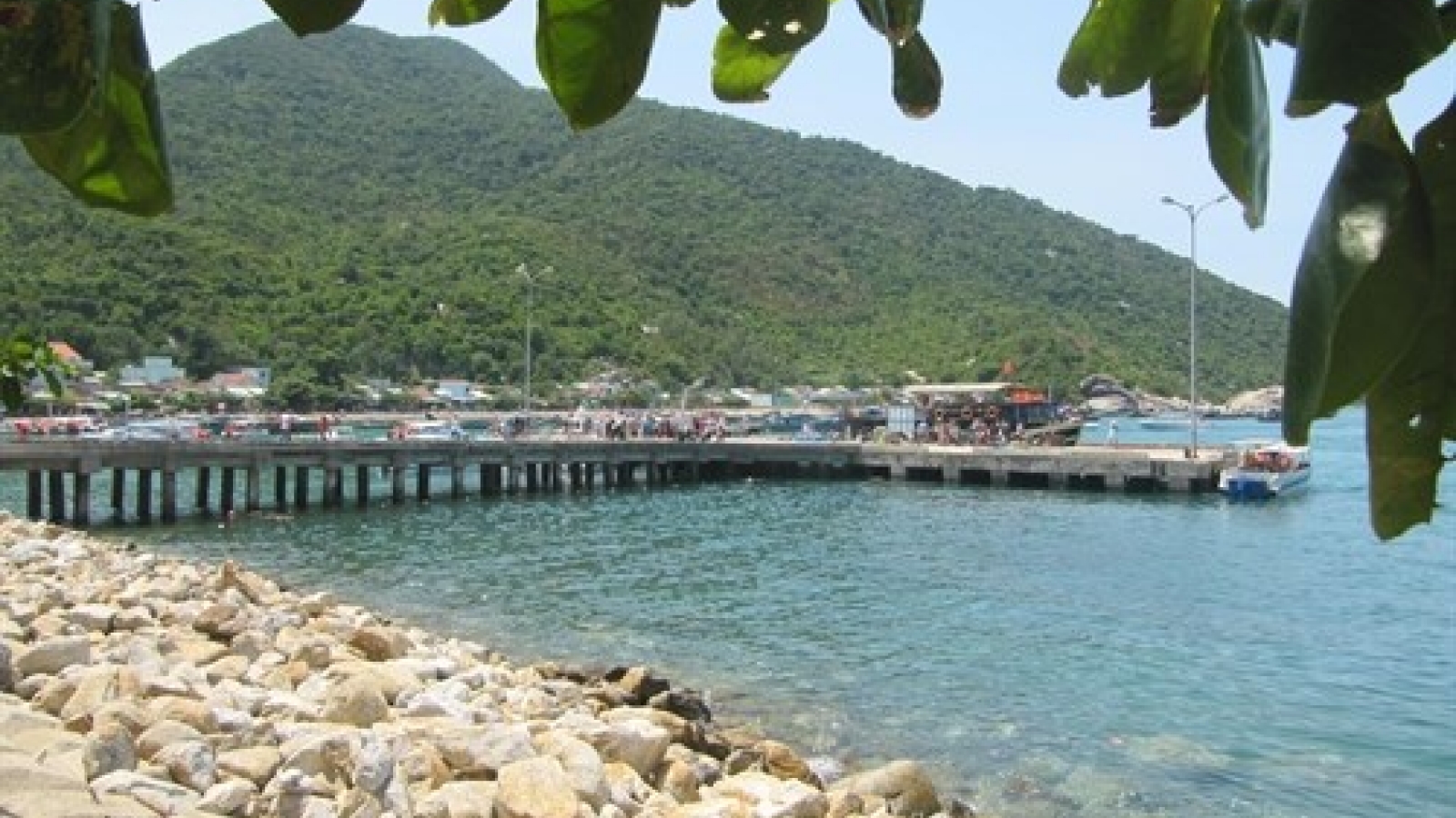 Cham Islanders join power grid