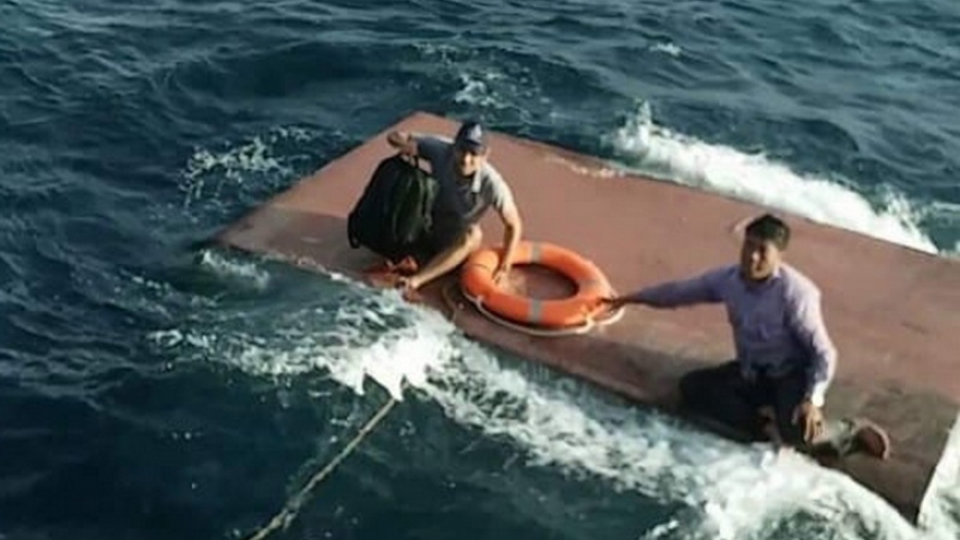 Quang Tri fishermen saved following wreckage at sea