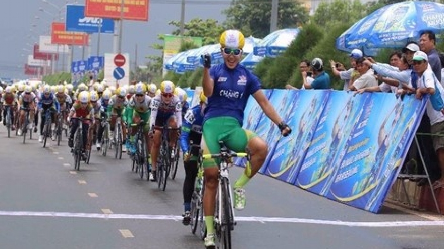 Nguyen Thi That maintains lead at cycling tournament
