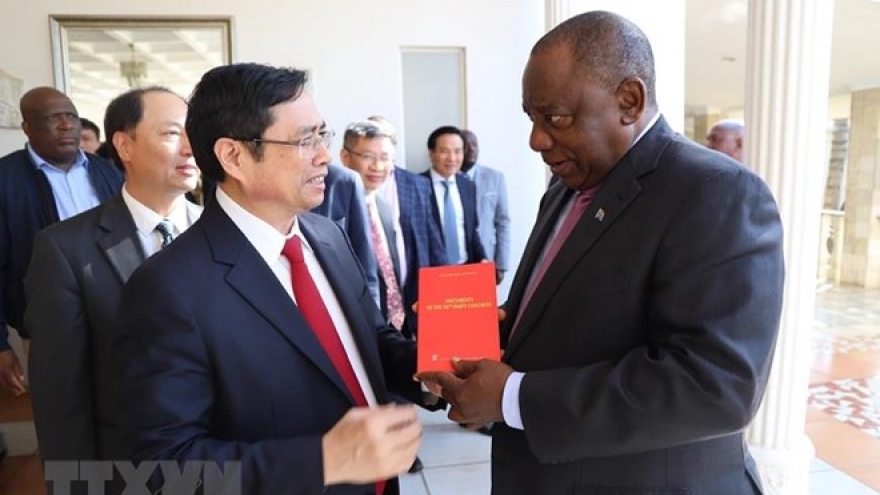 Parties of Vietnam, South Africa forge ties