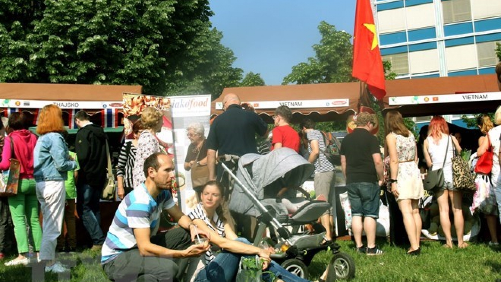 Vietnamese food attracts Czech people in festival