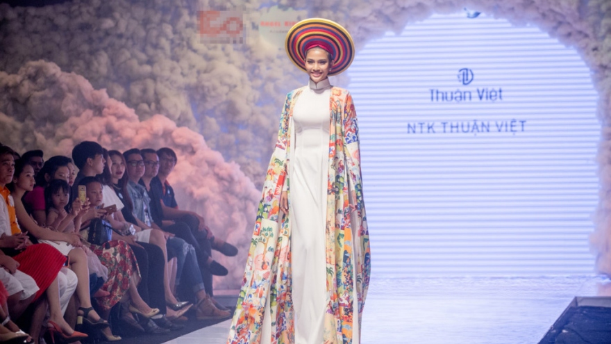 Truong Thi May charming in HCM City fashion show