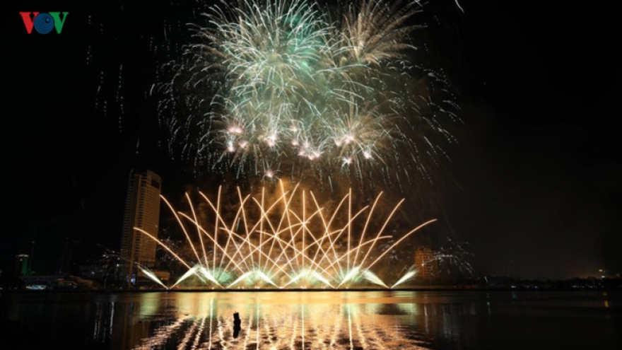 Fireworks festival promotes Da Nang tourism