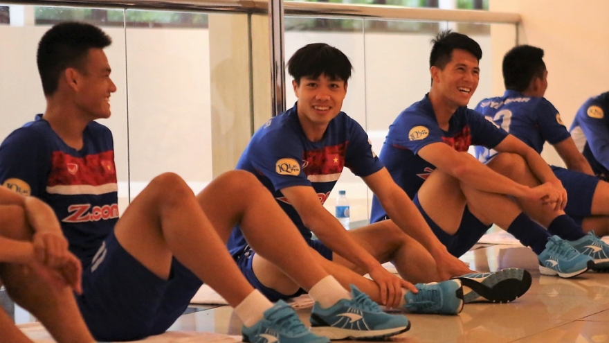 Heavy rains force U22 football practice indoors 