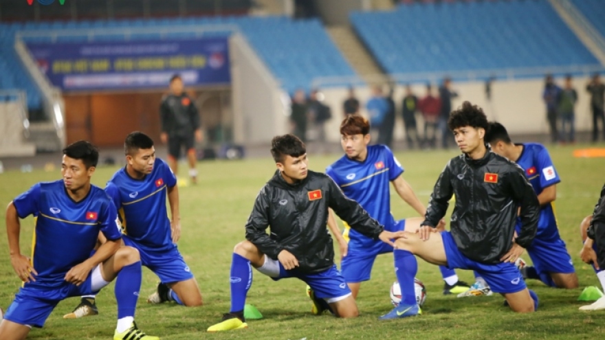 Vietnamese and DPRK players train before friendly match in Hanoi