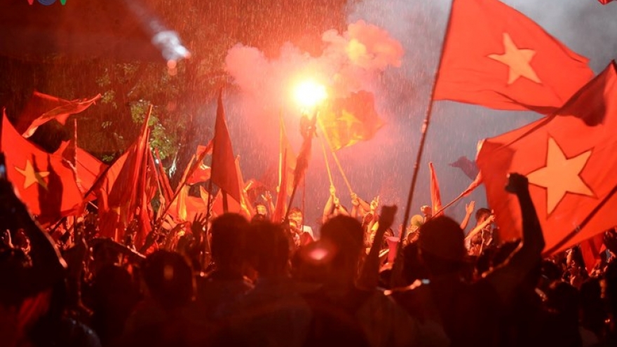 Thousands flood Hanoi streets to support Vietnam’s Olympic team
