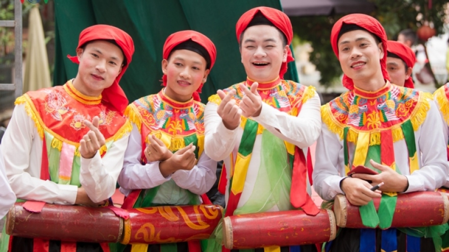 Folk dance festival charms Hanoi with centuries-old dancing