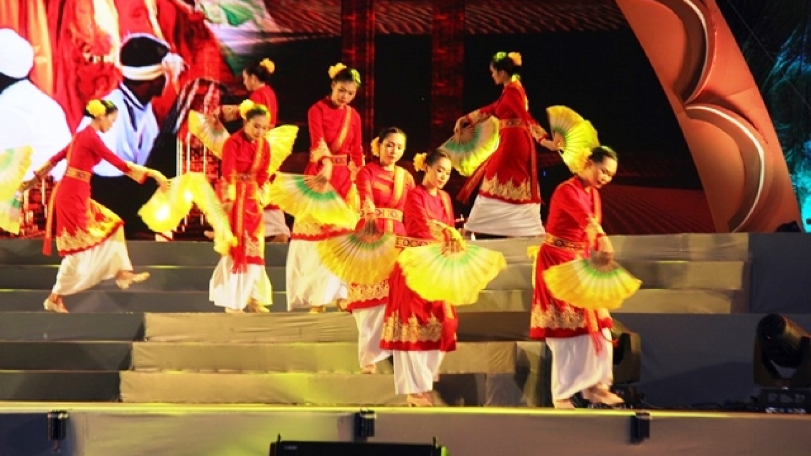 Festival featuring Cham ethnic activities opens in Phu Yen