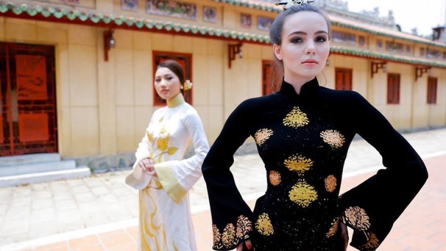 World Miss Tourism Ambassador Aibedullina Talliya wows in Ao dai