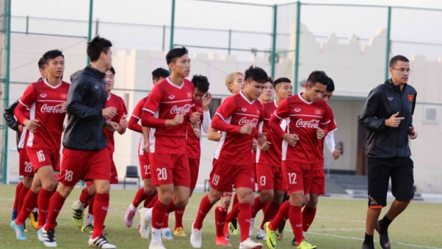 National team holds first training session in Qatar