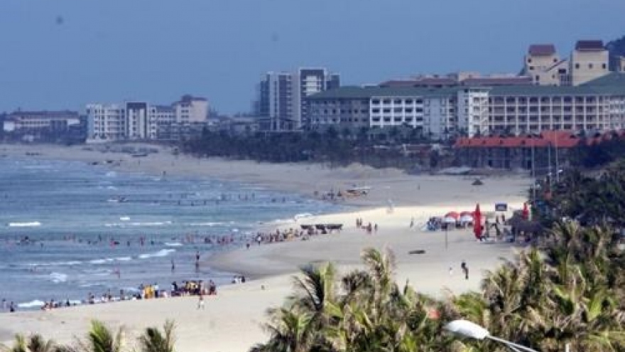 Da Nang fines six illegal Chinese tour guides