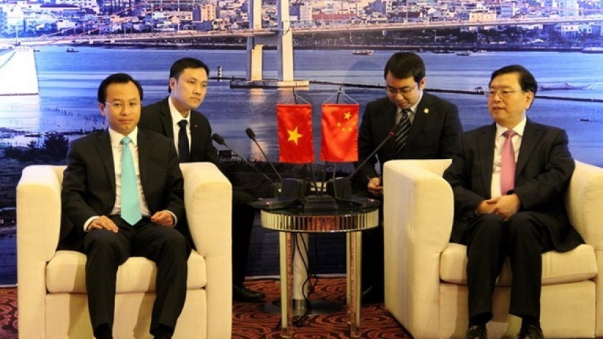 
        Vietnam, China look towards stronger locality-to-locality links
                              