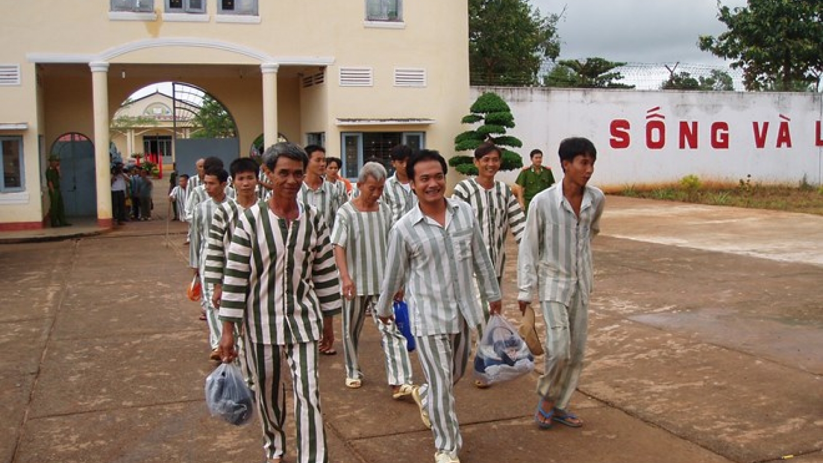 Binh Phuoc: 367 prisoners granted clemency