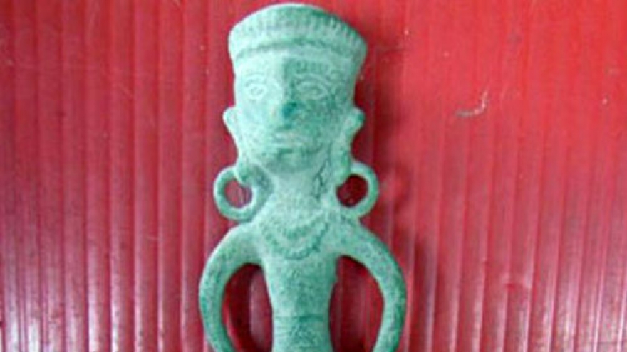 Ancient dagger found in Ha Tinh province