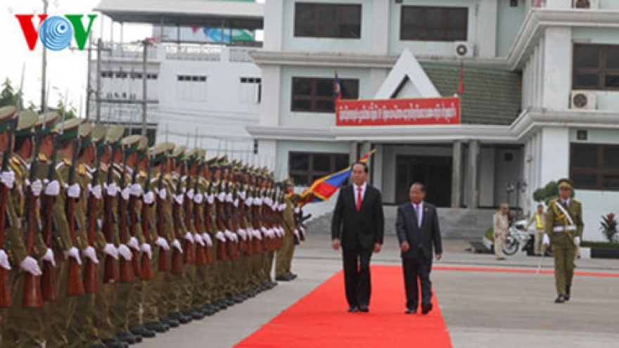 Vietnam, Laos set to continue fighting crimes next year