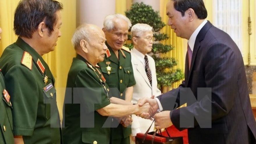 State leader hails contributions by former volunteers in Laos