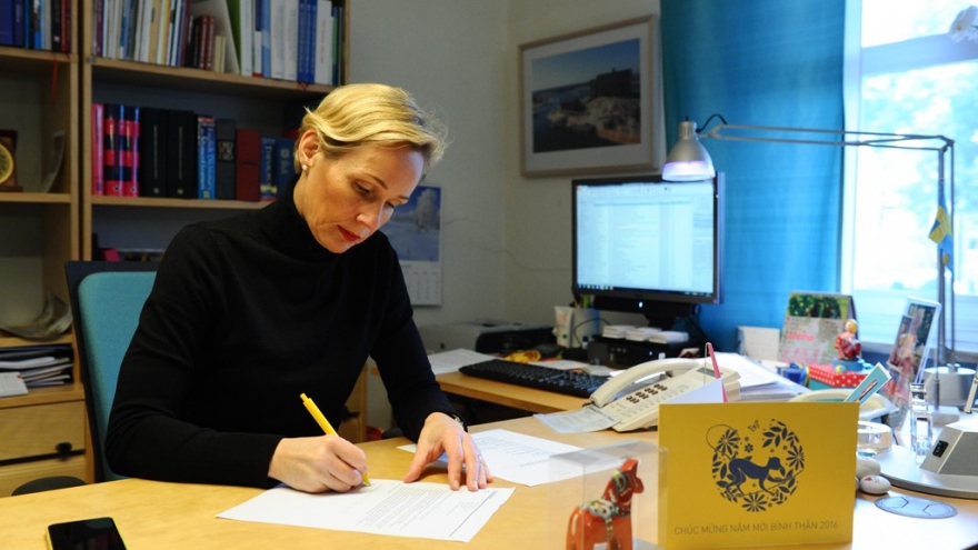 Swedish Ambassador receives Friendship Insignia 
