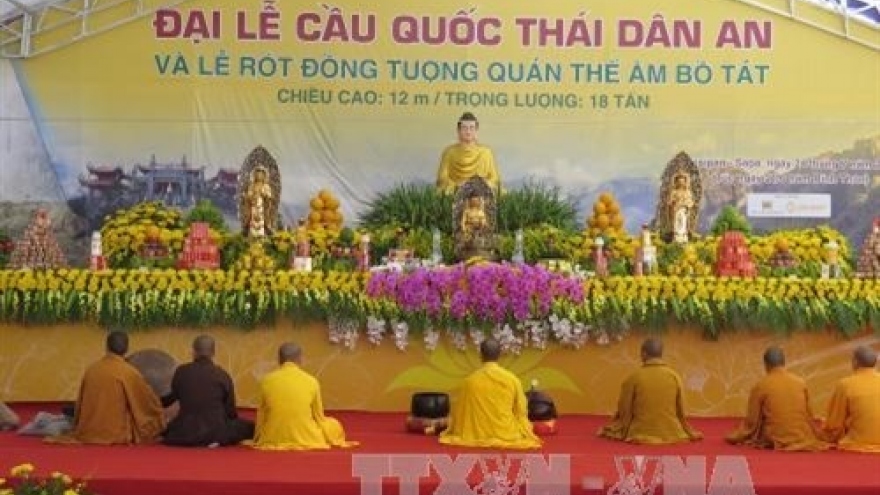 Praying ceremony for peace held in Lao Cai