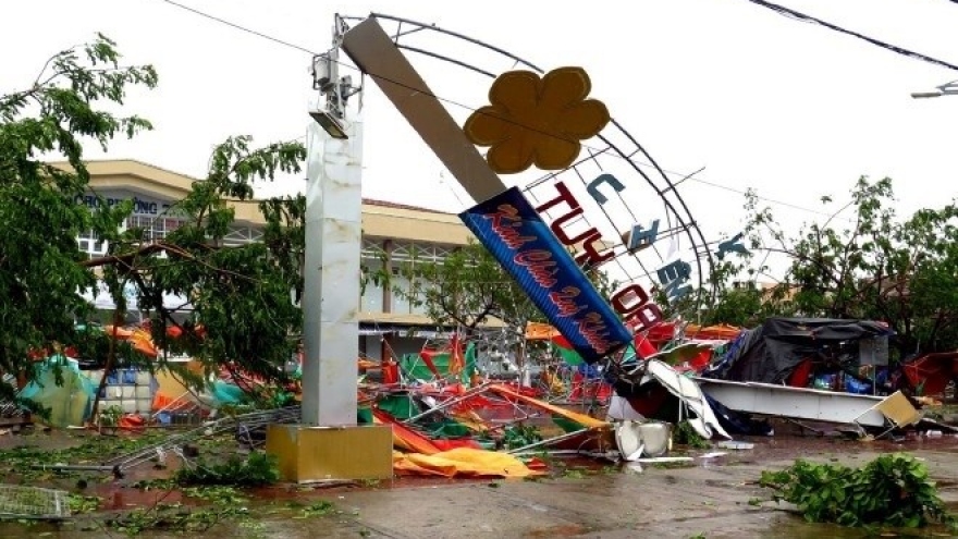 
        Storm Damrey leaves 27 dead, 22 missing
                              