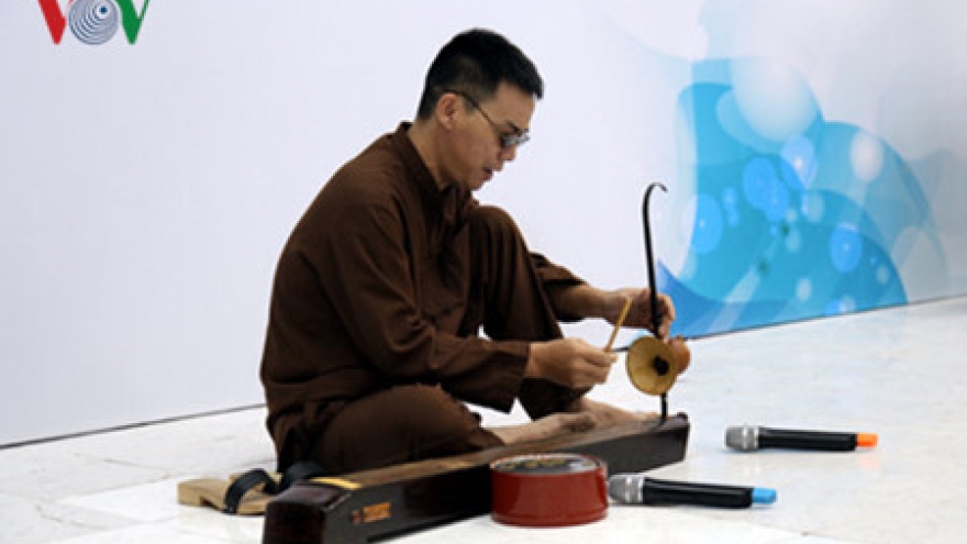 Dan bau (monochord) embodies Vietnamese culture