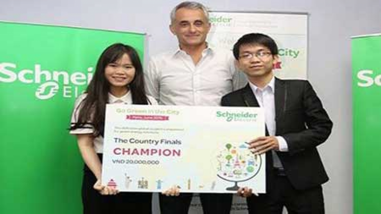 Danang receives foreign support for child education, care projects