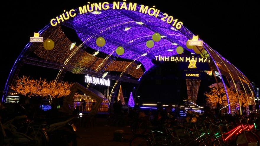 Danang streets decorated for Lunar New Year