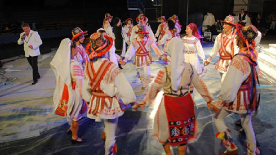 Romanian dancers to perform in Vietnam